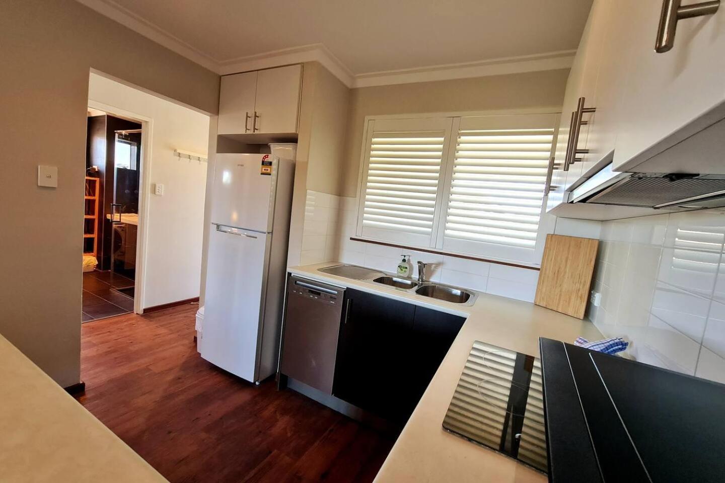 Summer Breeze - Holiday Or Business Apartment Perth Exterior photo